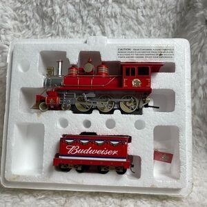NIB Hawthorne Village Budweiser Holiday express Train Locomotive& Tender